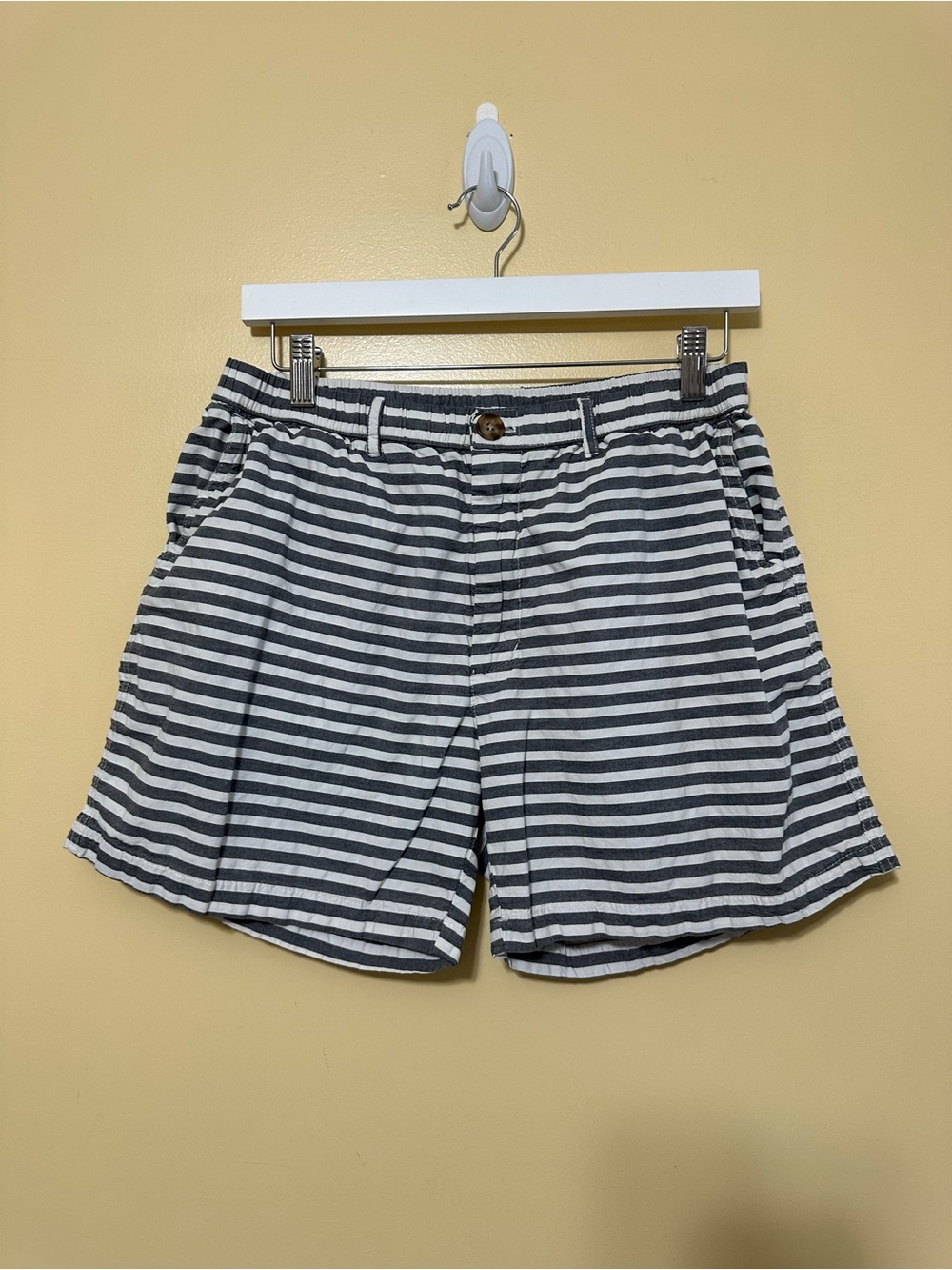 Chubbies Preppy Stretch Elastic Waist Shorts Men L Striped Gray
